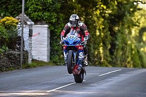 TT 2017, Michael Dunlop mette in fila le BMW
