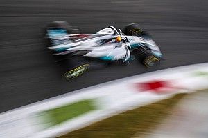 Hamilton comienza metiendo un segundo a Ferrari en Monza