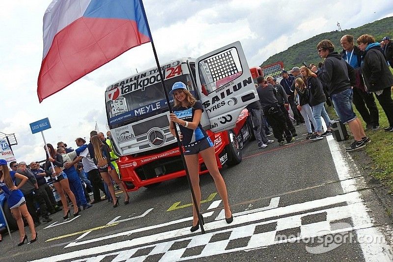 FIA ETRC: Kiss Norbi első versenynapja jól indult, de balszerencsésen végződött
