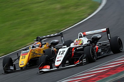 Alex Palou sigue pisando el podio en la F3 Japonesa