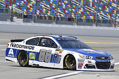 Dale Earnhardt Jr. conquista la pole per la Daytona Cup Race