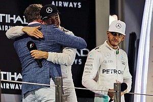 Wolff: Hamilton csak azért maradt nálunk 2016-ban, mert miénk volt a legjobb autó