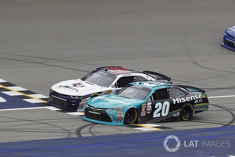 Hamlin venció a Byron en final de fotografía en Michigan
