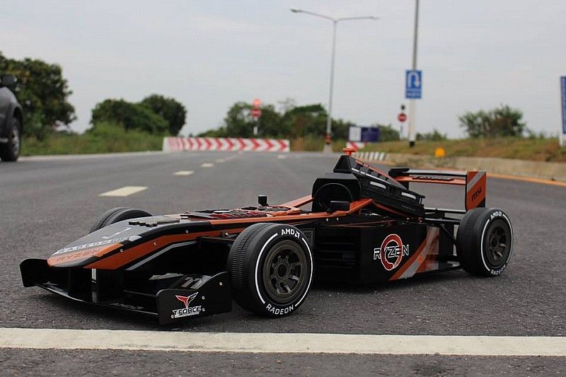 Küçük bir F1 aracı mı? Hayır o bir bilgisayar!