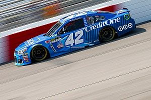 Larson vence en Richmond en la Xfinity por tiempo