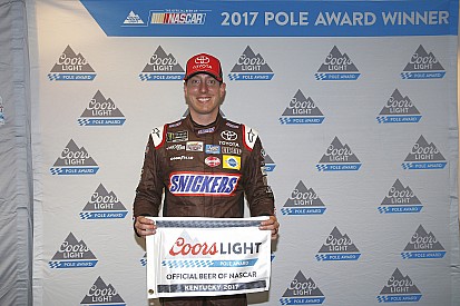 Kyle Busch conquista la pole in Kentucky in una sessione ridotta