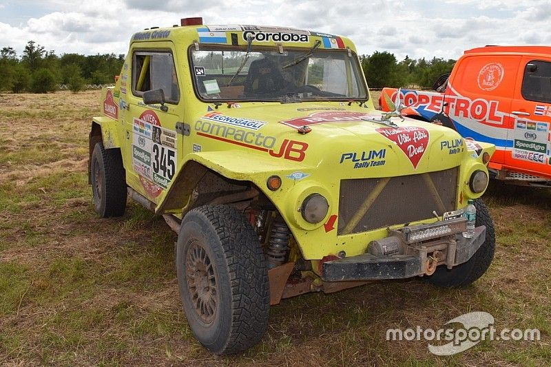 Dakar: impresa del Rastrojero, un'auto anni 70 arriva al traguardo!