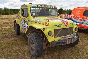 Dakar: impresa del Rastrojero, un'auto anni 70 arriva al traguardo!