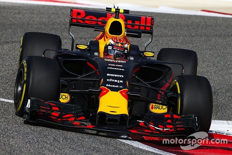 Verstappen rijdt over T-wing van Bottas: “Behoorlijk veel schade”