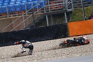 VIDEO: Kompilasi kecelakaan Moto3 di Assen yang basah