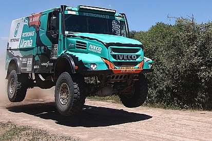 Petronas keeping de Rooy in contention for Dakar glory