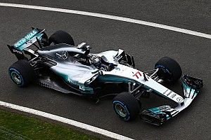Mercedes W08 Hybrid: il... palo del telegrafo non è consentito