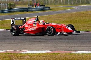 Фиттипальди выиграл третью гонку и стал чемпионом MRF Challenge