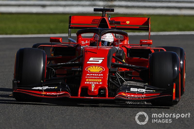 Пилоты Ferrari стали быстрейшими утром пятницы в Спа, Хэмилтона подвела машина