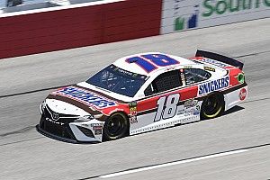 Kyle Busch comes from the back to win Stage 2 at Darlington