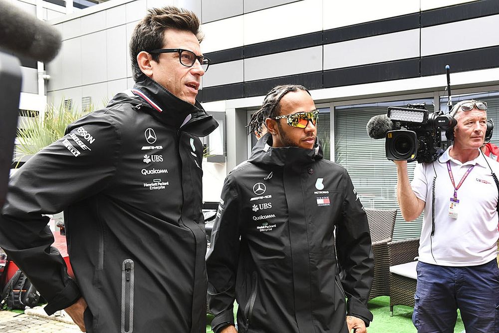 Toto Wolff, Executive Director (Business), Mercedes AMG, and Lewis Hamilton, Mercedes AMG F1