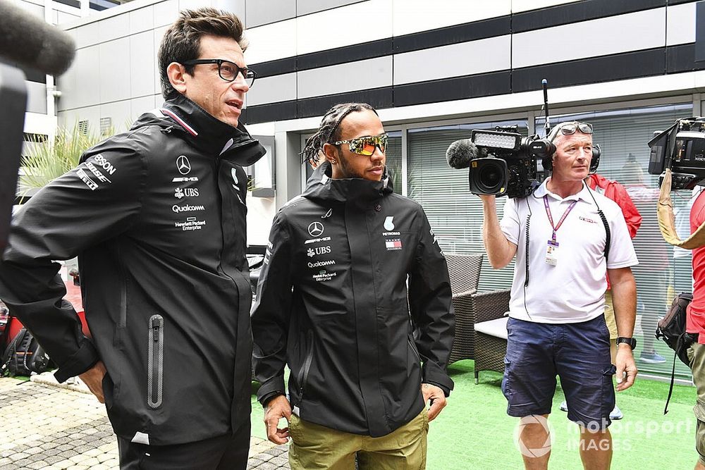 Toto Wolff, Executive Director (Business), Mercedes AMG, and Lewis Hamilton, Mercedes AMG F1