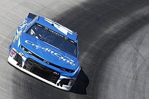 Kyle Larson out-duels Chase Elliott for Stage 1 win at Bristol