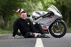 Ulster GP: Gary Dunlop sulla moto di Joey per commemorare l'ultima vittoria del padre