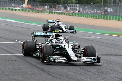 Com recorde, Bottas bate Hamilton e crava a pole na Grã-Bretanha