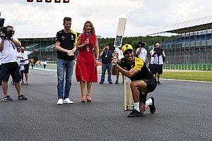 Ricciardo: "Csak az lehet elégedett, aki egy Mercedesen ül"