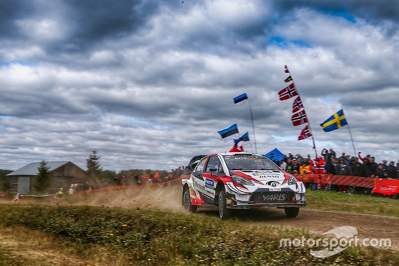 Latvala toma el relevo de Tanak y manda en casa