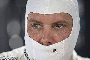 Боттас рассказал о причинах отставания от Хэмилтона