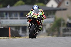 Iannone: "Giornata positiva, ma ci manca grip al massimo angolo di piega"
