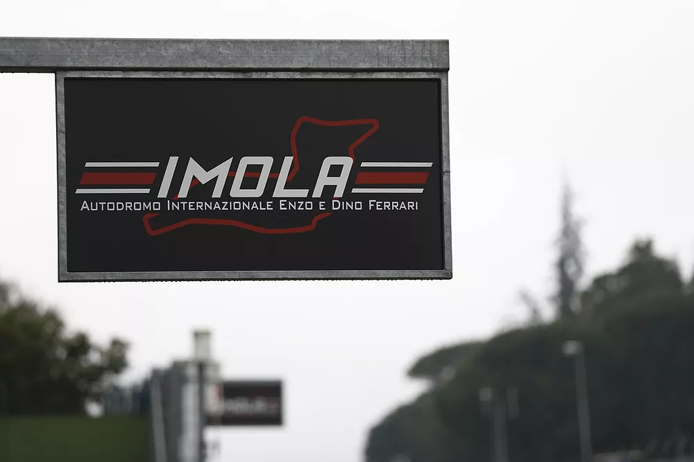 Un panneau d'Imola