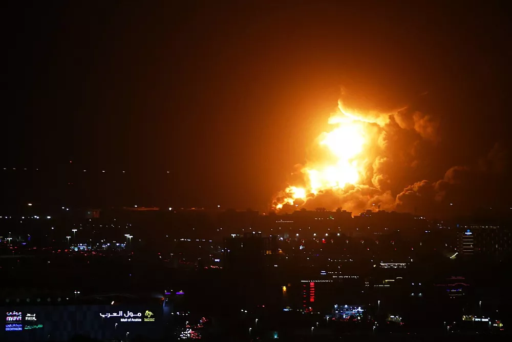 Les flammes dans la nuit de Djeddah