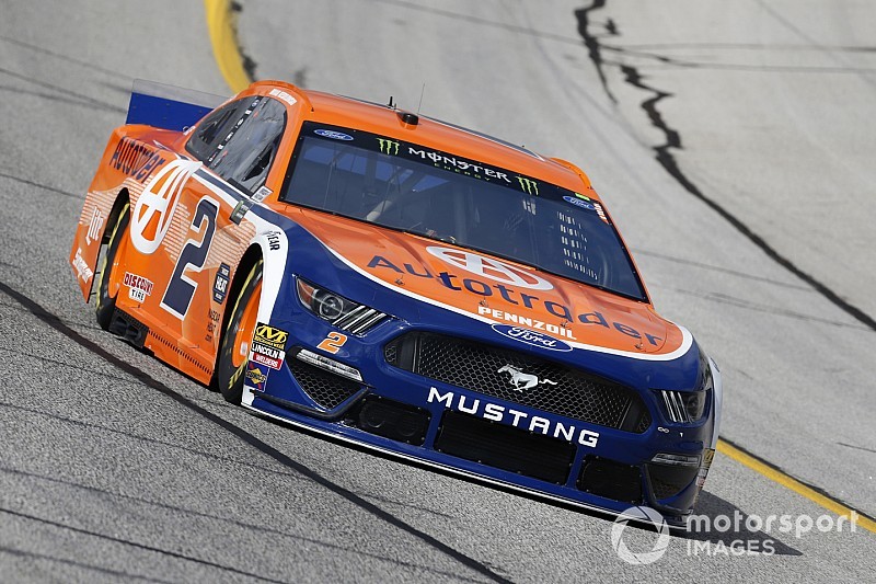 Brad Keselowski se lleva la victoria en Atlanta; Suárez se mete al Top 10