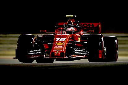 Leclerc pakt eerste pole in Bahrein, Verstappen vijfde