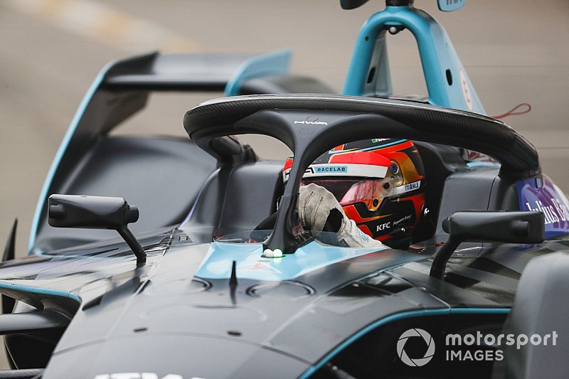 Vandoorne csak pár kanyarig jutott Sanyában, újabb dupla kiesés a csapattól