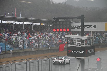 第1戦岡山:決勝レースは多重クラッシュ発生により、13周終了時点で赤旗中断