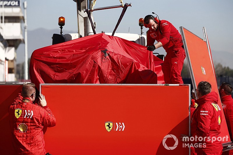 Idegen tárgy okozta Vettel és a Ferrari vesztét szerdán