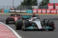 Hamilton: Beide Ferrari's verslaan in Hongarije geweldig voor Mercedes