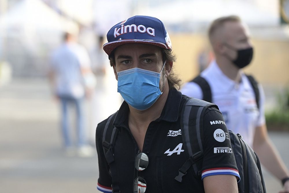 Alonso: "Verstappen sezon boyunca herkesten bir adım öndeydi"