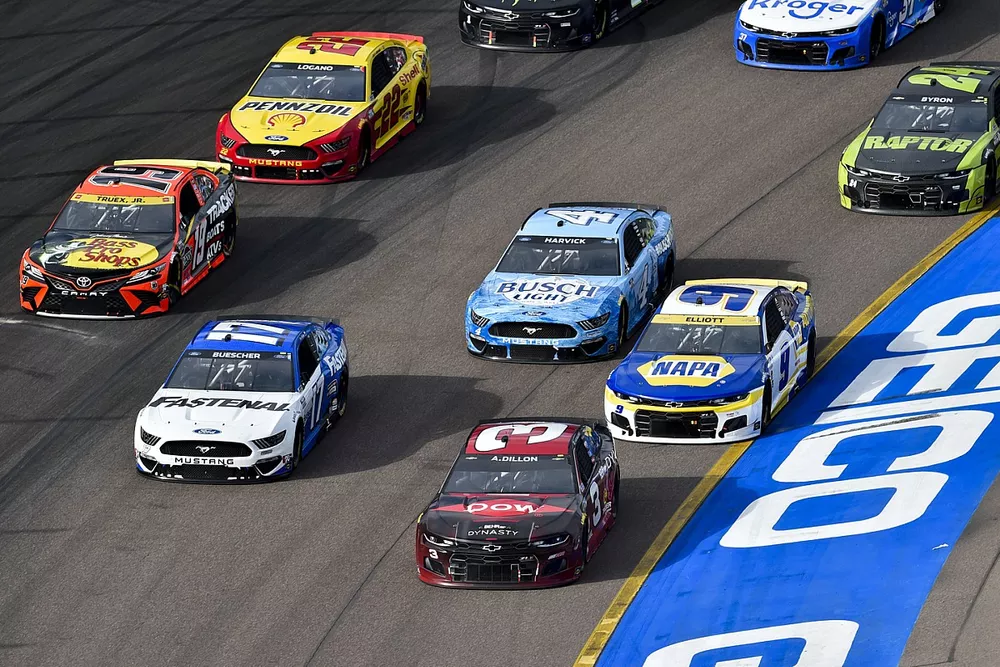 Austin Dillon, Richard Childress Racing, Chevrolet Camaro Dow Coatings, Chris Buescher, Roush Fenway Racing, Ford Mustang Fastenal, Kevin Harvick, Stewart-Haas Racing, Ford Mustang Busch Light #BuschPitBoss, Chase Elliott, Hendrick Motorsports, Chevrolet Camaro NAPA Auto Parts