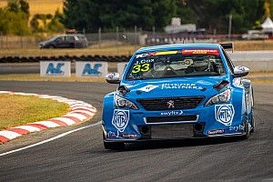 Tasmania TCR: Cox beats Sweeny to victory in Race 2