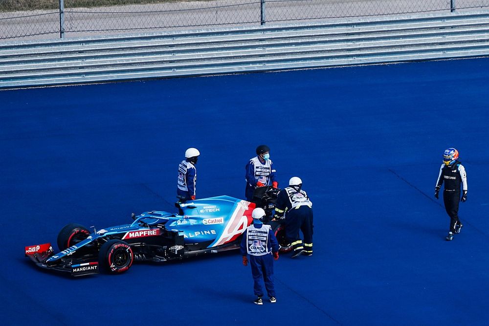 Alonso se para nada más salir a la FP1 del GP de EE UU