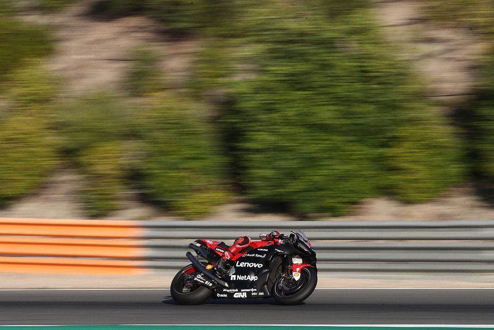 Bagnaia: "La Ducati antigua ya era perfecta y estamos mejorándola"