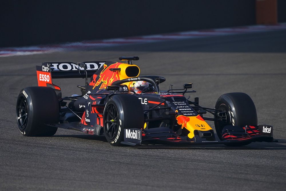 Max Verstappen, Red Bull Racing RB16B 