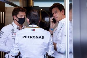 F1: Mercedes protesta contra vitória de Verstappen por procedimento com safety car