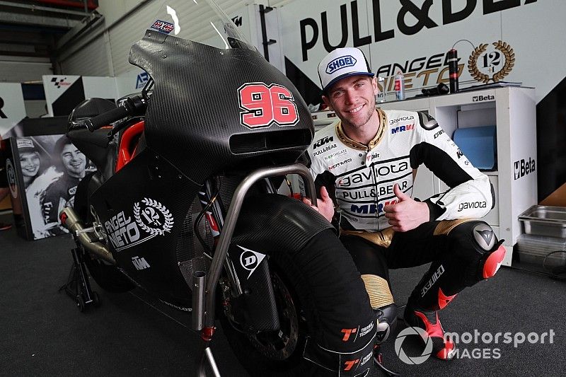 Jake Dixon songsong debut Moto2
