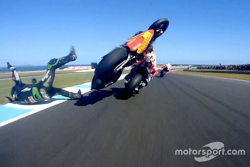 Vídeo: el escalofriante choque entre Zarco y Márquez a 300 por hora