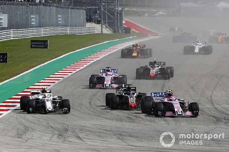 Esteban Ocon, Racing Point Force India VJM11, Charles Leclerc, Sauber C37 en Romain Grosjean, Haas F1 Team VF-18 battle 