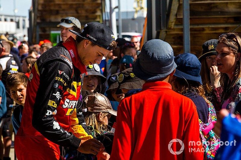 Lowndes hints at Mostert being his successor