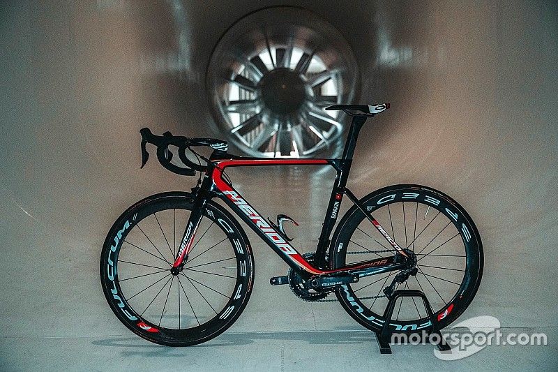 McLaren se une al pelotón ciclista internacional