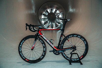 McLaren se une al pelotón ciclista internacional