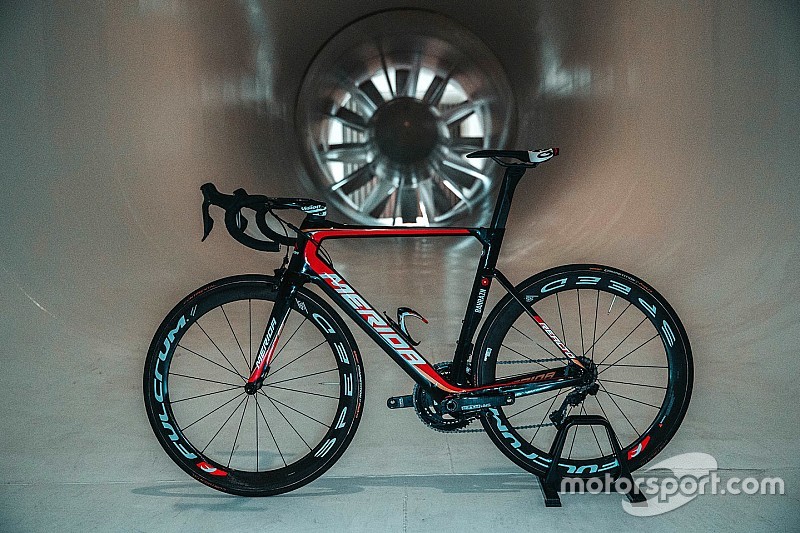 McLaren se une al pelotón ciclista internacional